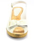 Sandały But-S U252 BEŻOWY - Efektowne sandały na koturnie ze skóry