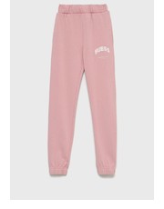 Spodnie spodnie dresowe bawełniane dziecięce kolor różowy gładkie - Answear.com Guess