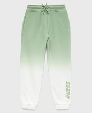 Spodnie spodnie dresowe bawełniane dziecięce kolor zielony wzorzyste - Answear.com Guess