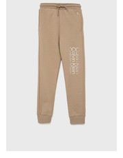 Spodnie spodnie bawełniane dziecięce kolor beżowy z nadrukiem - Answear.com Calvin Klein Jeans