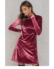 sukienka Aksamitna sukienka ze stójką - NA-KD.com
