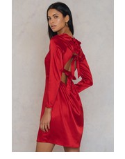 sukienka Satynowa sukienka z wiązaniem na plecach - NA-KD.com