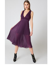 sukienka Sukienka plisowana z głębokim dekoltem - NA-KD.com