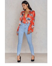 jeansy Jeansy w dwóch odcieniach - NA-KD.com
