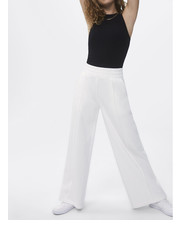 Spodnie Spodnie materiałowe SP22-SPD001 Biały Relaxed Fit - modivo.pl Sprandi