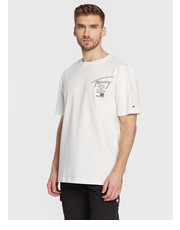 T-shirt - koszulka męska T-Shirt Logo DM0DM15854 Biały Regular Fit - modivo.pl Tommy Jeans
